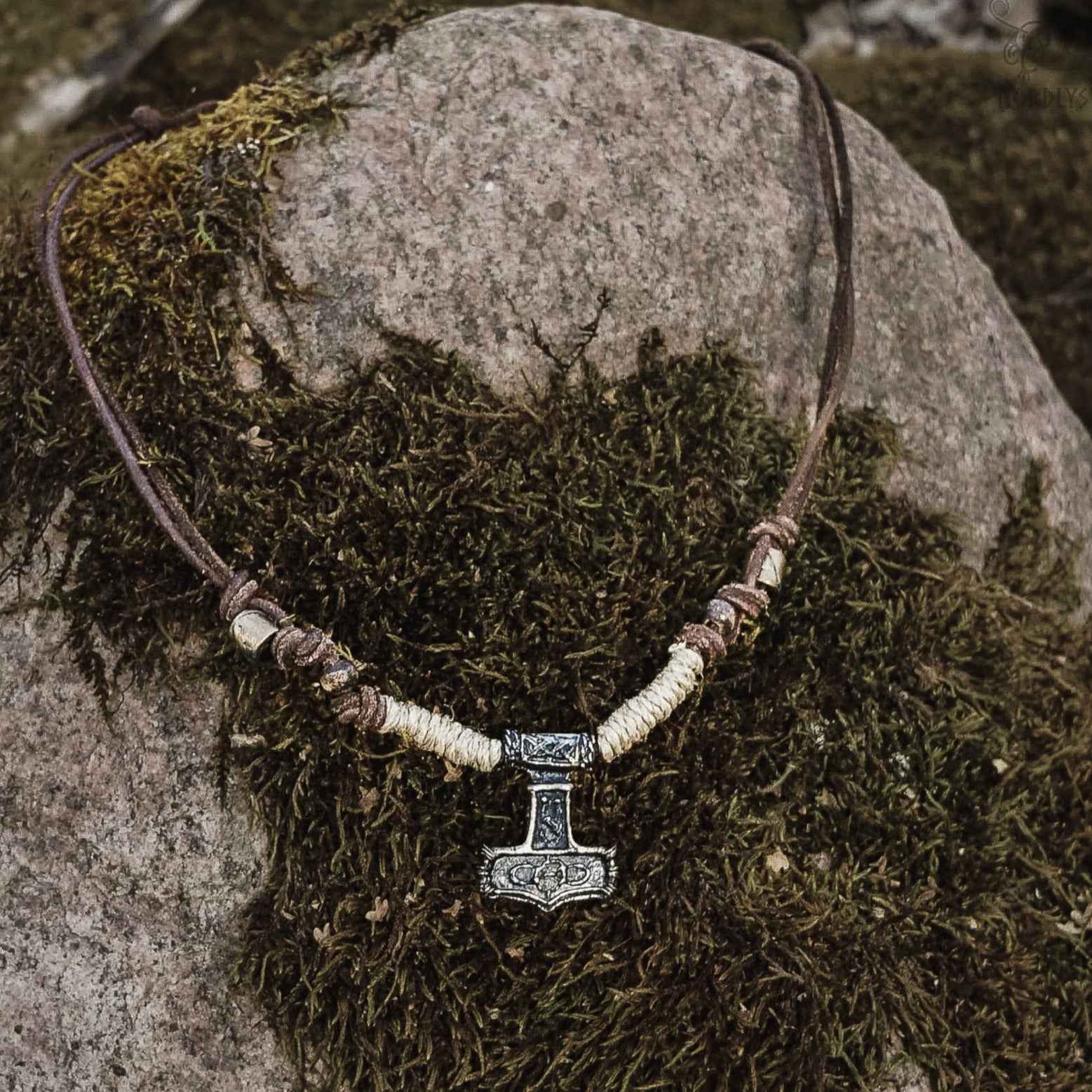 Halsband Mjölner Tenn