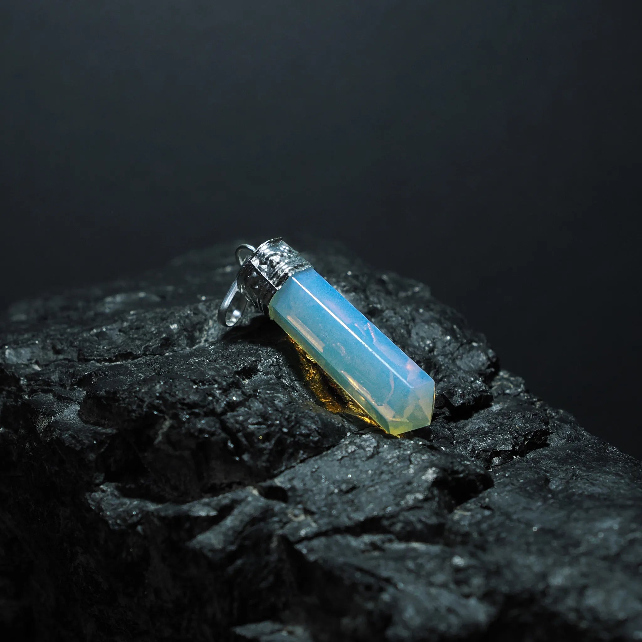 Stenhänge med Opalit