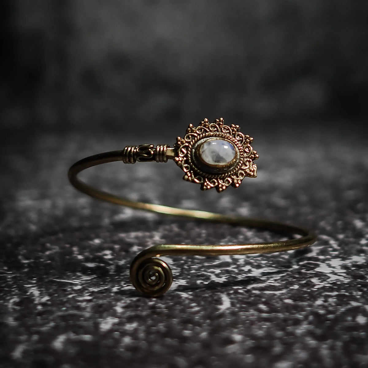 Armband Oval, med halvädelsten