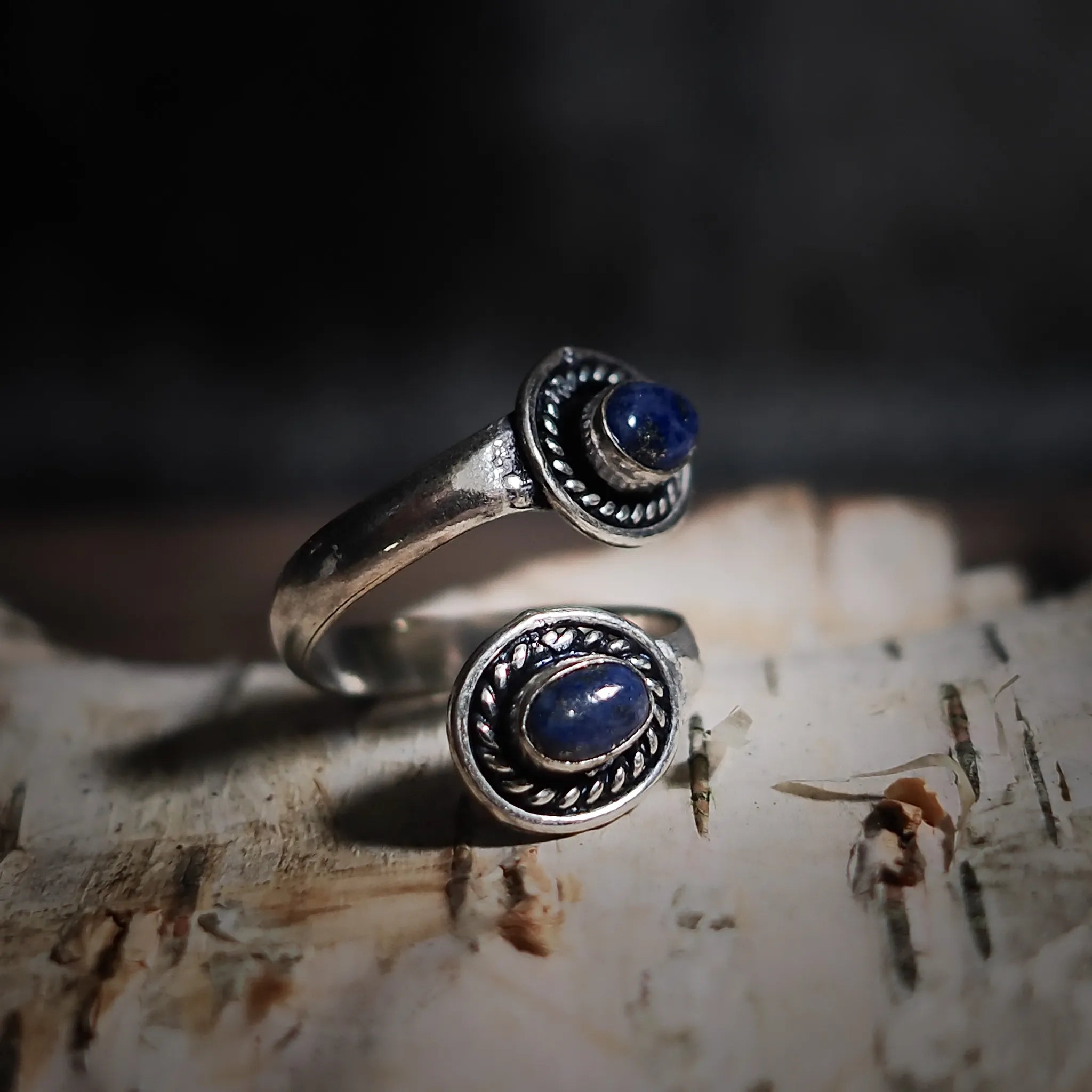 Spiralring med Lapis lazuli