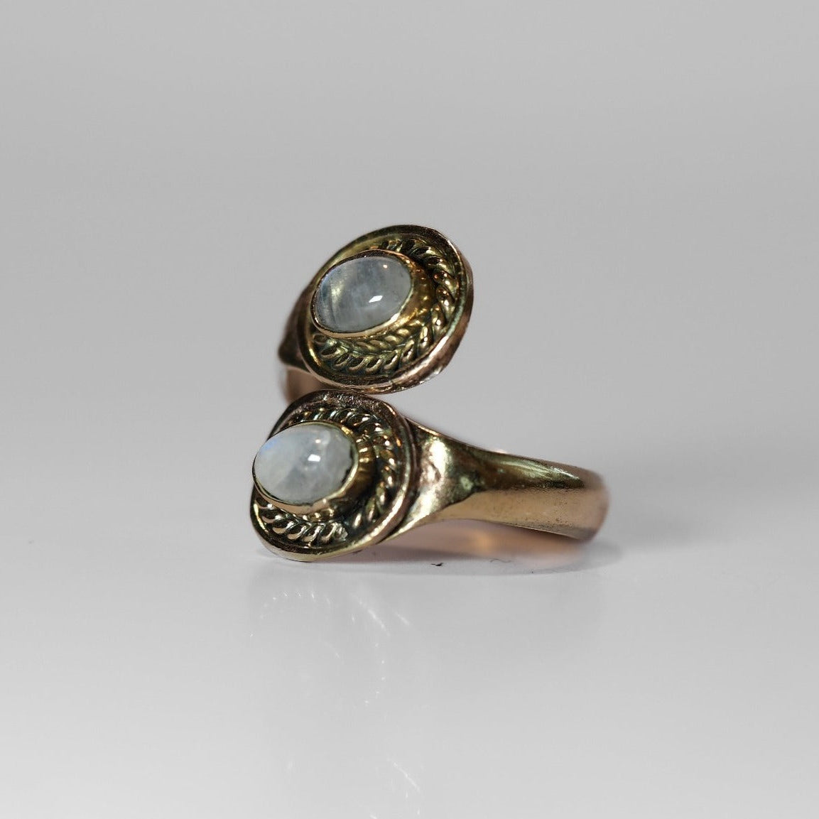 Spiralring med Månstenar