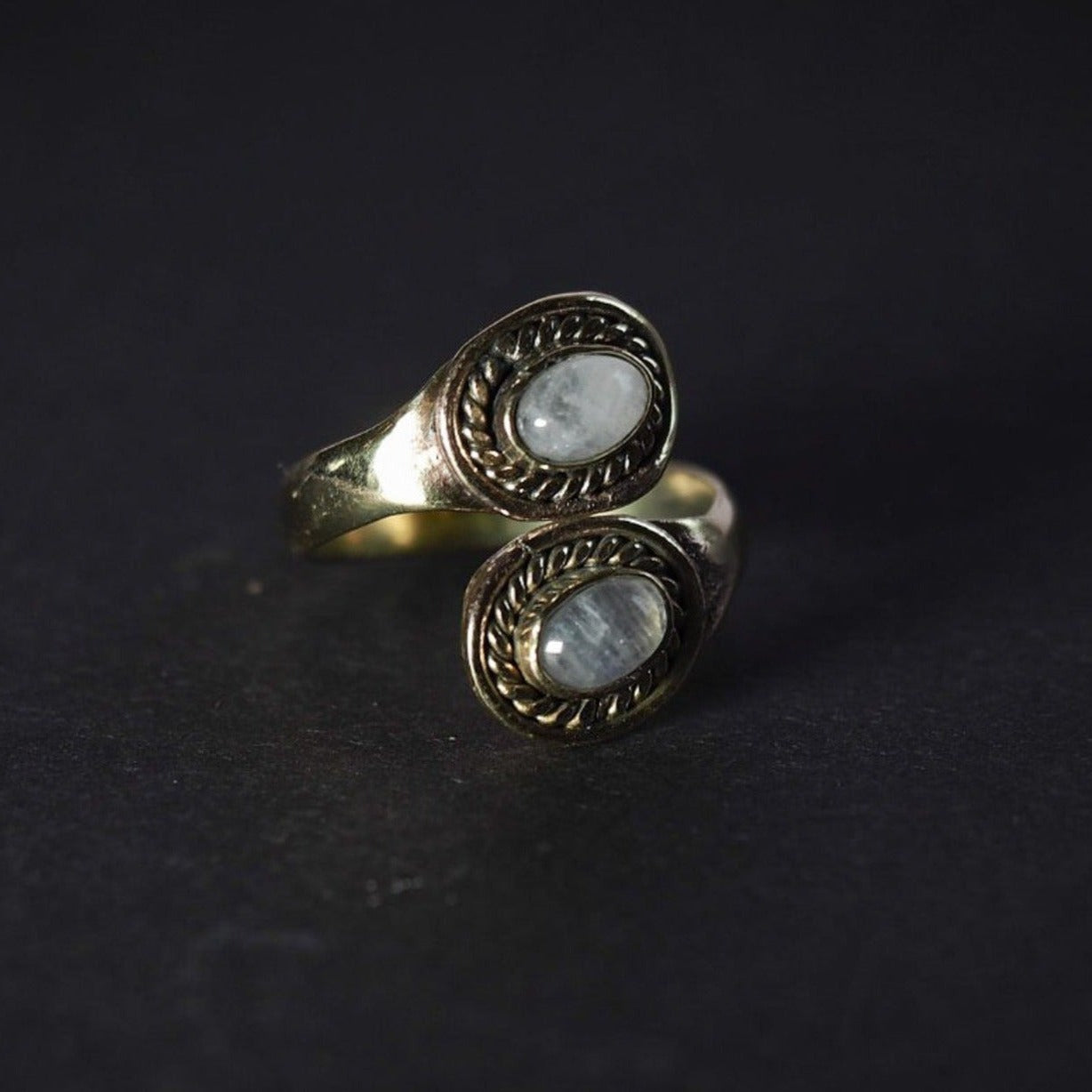 Spiralring med Månstenar