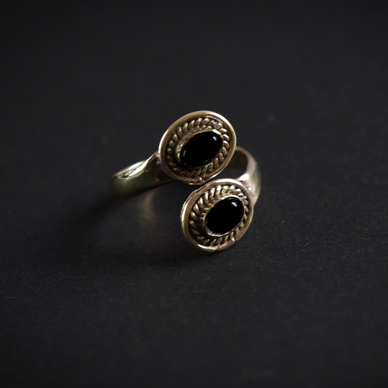 Spiralring med Svarta Agater