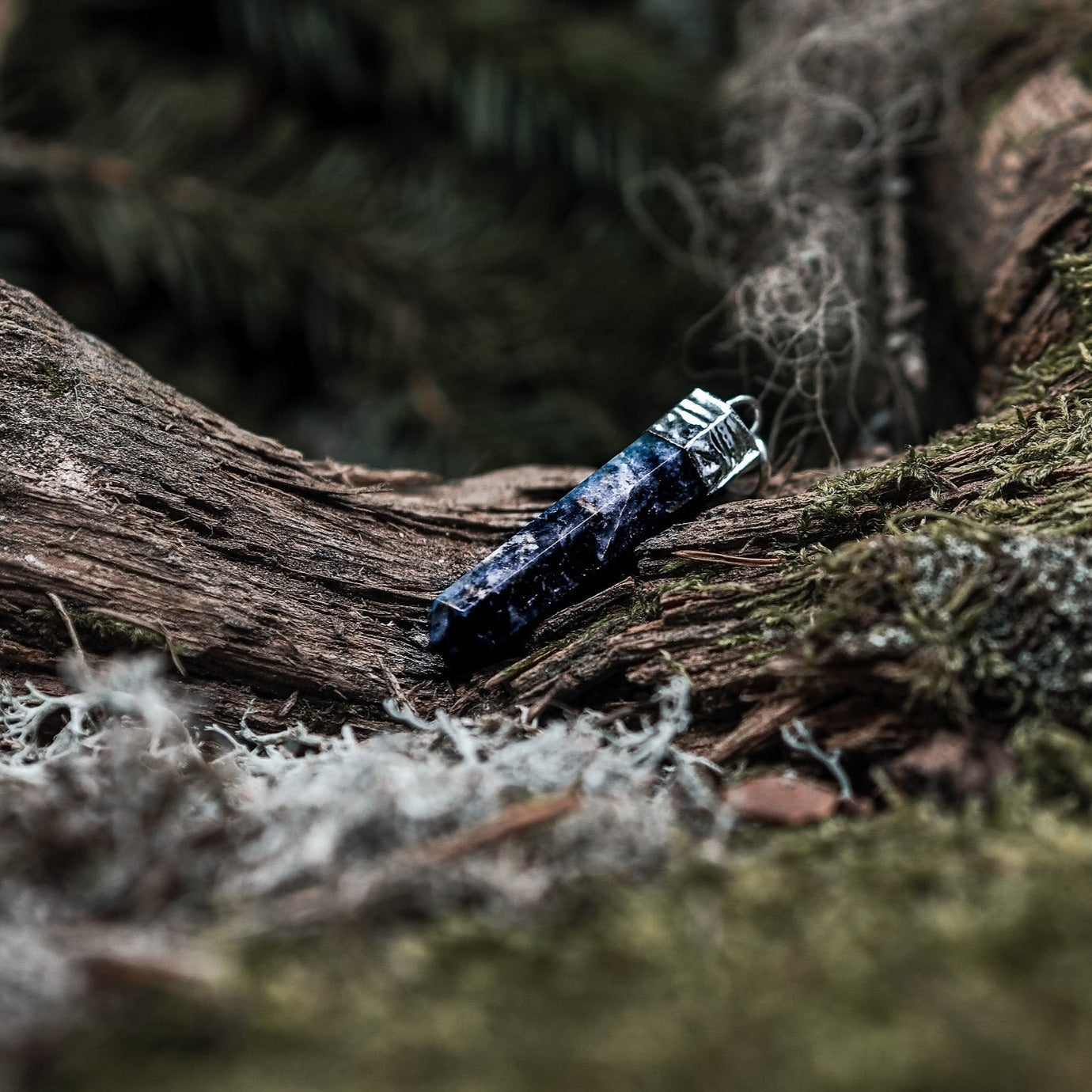 Stone pendant, Lapis lazuli