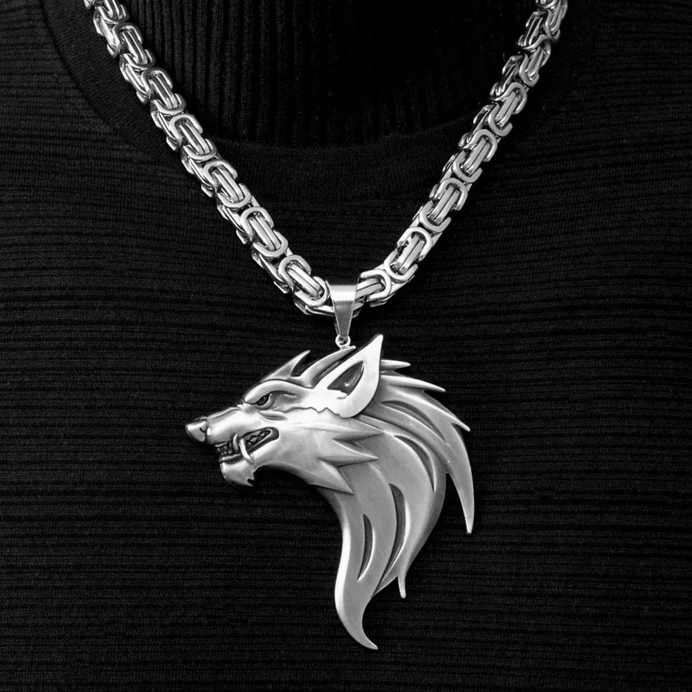 Herrhalsband med varghuvud‑hänge