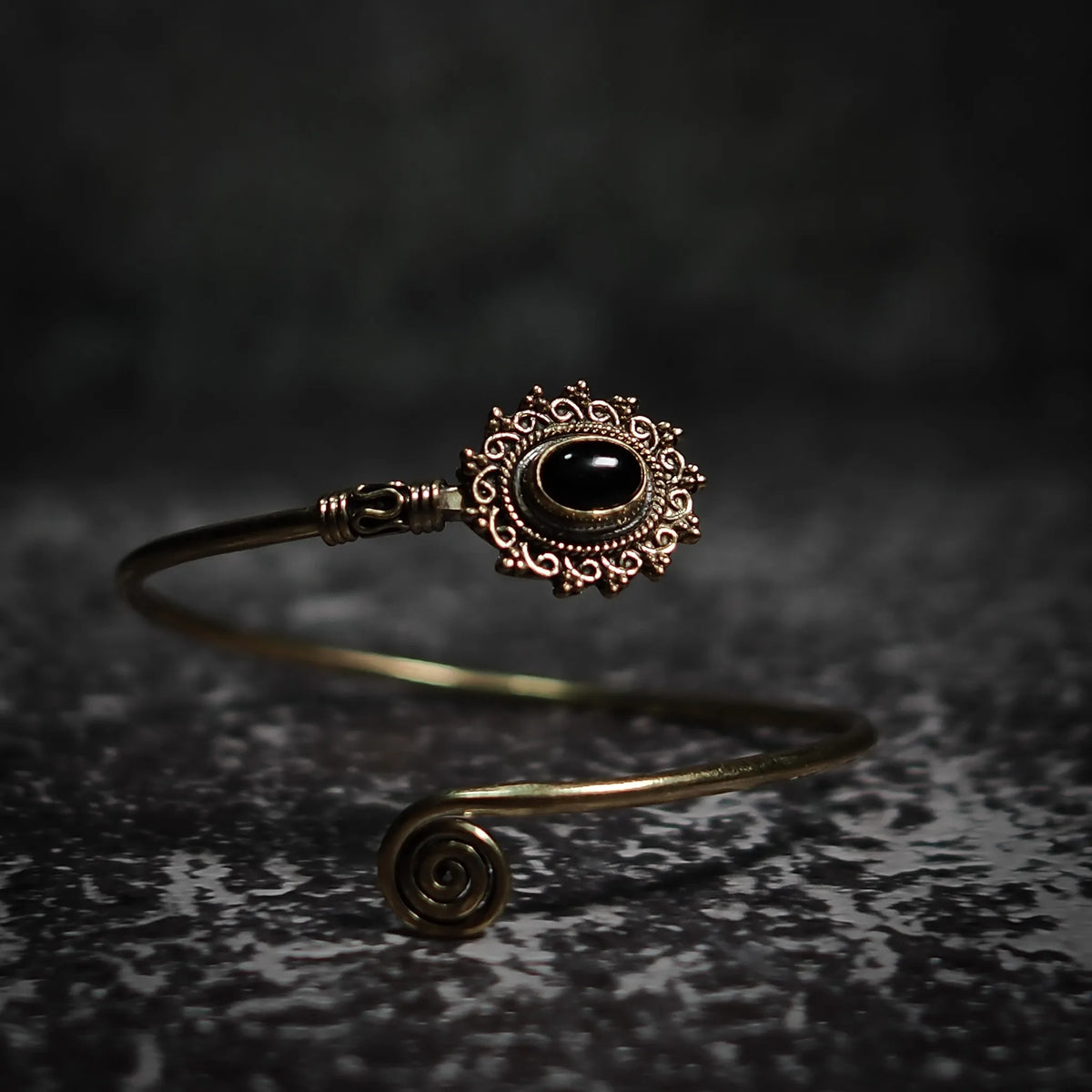 Armband Oval, med halvädelsten