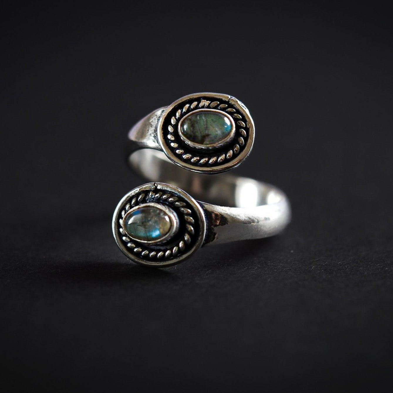 Spiralring med Labradoriter