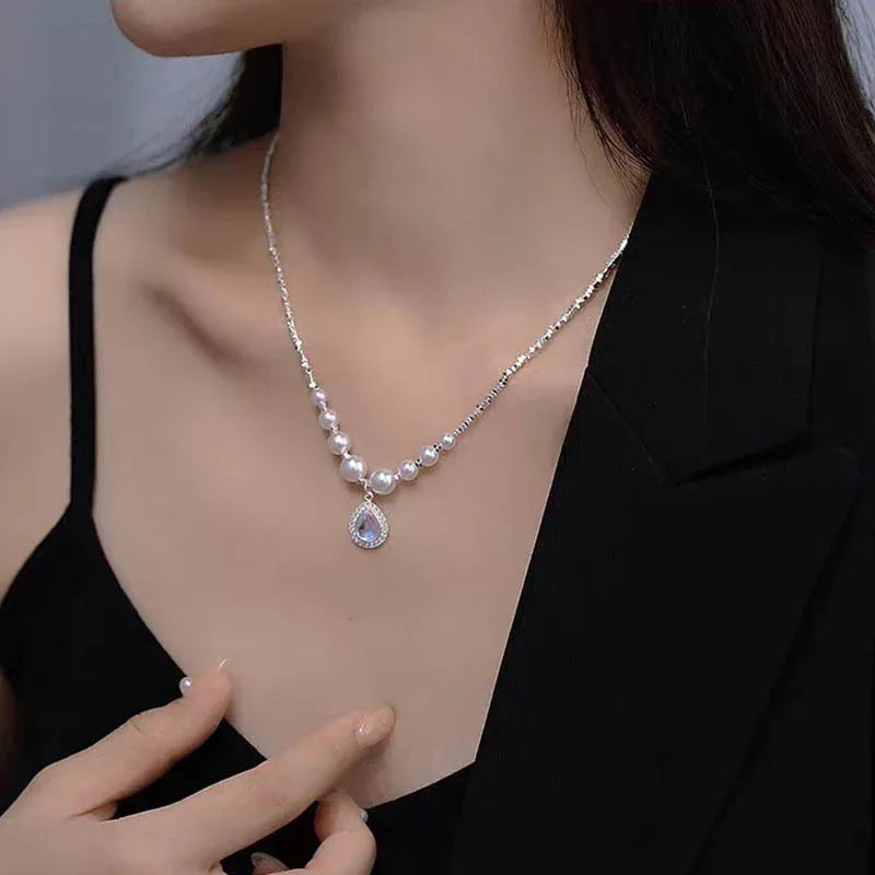 “Ocean Blue – droppformat pärlhalsband i havsblå ton för kvinnor