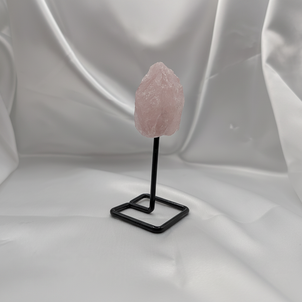Elegant rosenkvarts på ställning