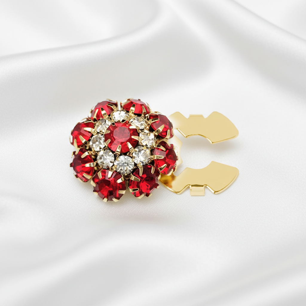 Smycke med elegant vit silkesbakgrund